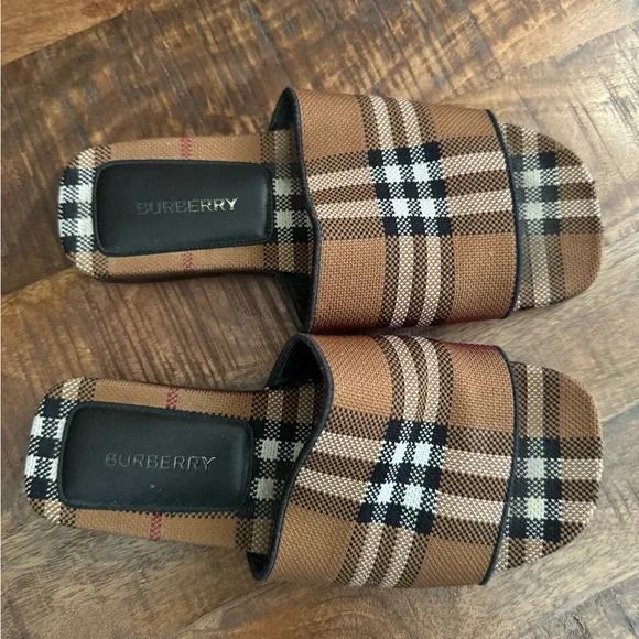 Burberry Wilma Check Flat Slide Sandals On Leather Size 37 - Picture 2 of 7